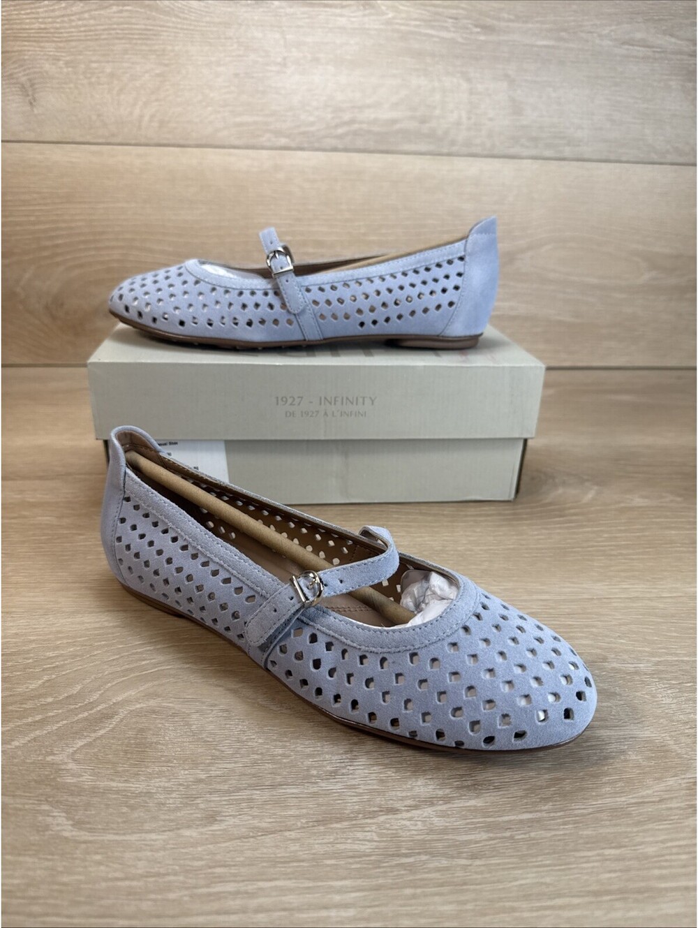 Naturalizer Aria Perforated Mary Jane Flat size 8 M